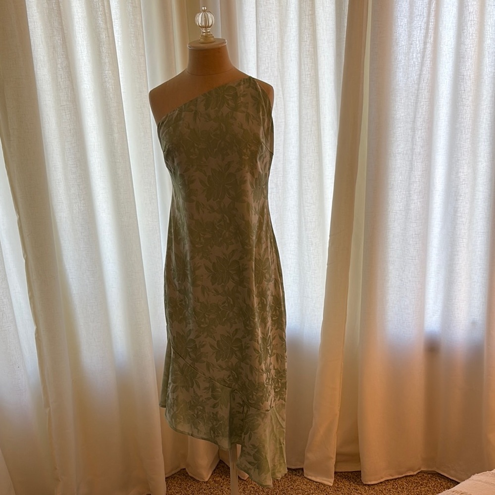 Elegant Green Floral One-Shoulder Dress